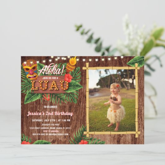 Rustic Tropical Luau Photo Birthday Invitation Kaart (Staand voorkant)