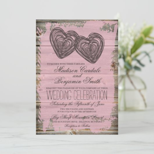 Rustic Two Hearts Barn Wood Pink Wedding Invites Kaart (Staand voorkant)