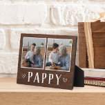 Rustic Two Photo Pappy Grandpa Fotoplaat<br><div class="desc">Het houtteken voor Vaderdag,  verjaardagen of grootouderdag is voorzien van twee foto's naast elkaar op een rustige achtergrond met "Pappy" onder.</div>