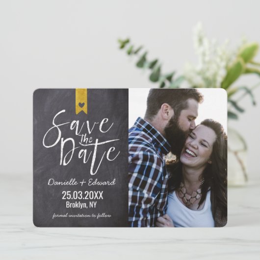 Rustic Typography Chalkboard Gold Banner Photo Save The Date (Staand voorkant)