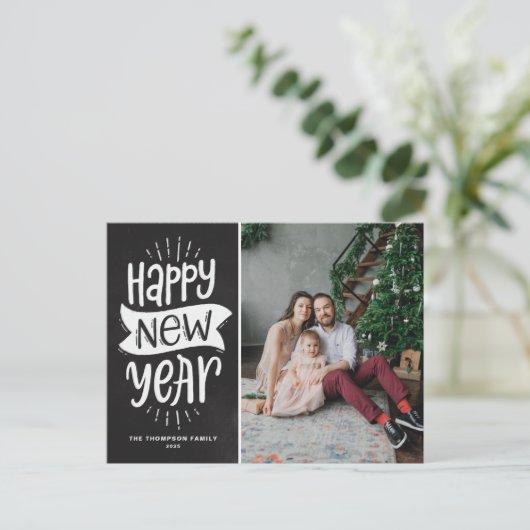 Rustic Typography Faux Chalkboard Happy New Year Feestdagenkaart (Staand voorkant)