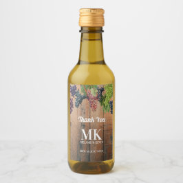 Rustic Vineyard Wood & Grapes Monogram Weddenschap Wijn Etiket