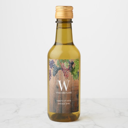 Rustic Vineyard Wood & Grapes Monogram Wijn Etiket (Voorkant)