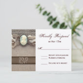 Rustic Vintage Cameo Brooch Burlap Wedding RSVP Kaartje (Staand voorkant)