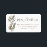 Rustic Waterverf Deer Retouradres Etiket<br><div class="desc">Stuur uw vakantiekaarten met een persoonlijk tintje met behulp van dit rustieke retouradresontwerp. Een vredig waterverf hert wordt omlijst door dennentakken en winterbessen naast de elegante zin Vrolijk kerstfeest. Jouw naam en adres worden weergegeven in warme aardetinten die de zacht neutrale achtergrond aanvullen. Een gezellige en minimalistische manier om uw...</div>