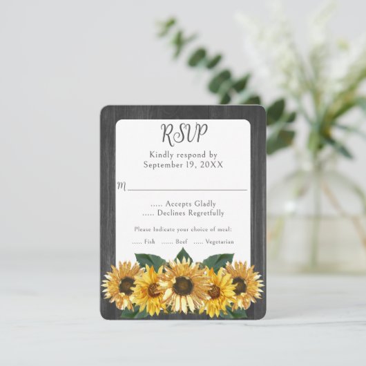 Rustic Weathered Sunflower Wedding RSVP Kaart (Staand voorkant)