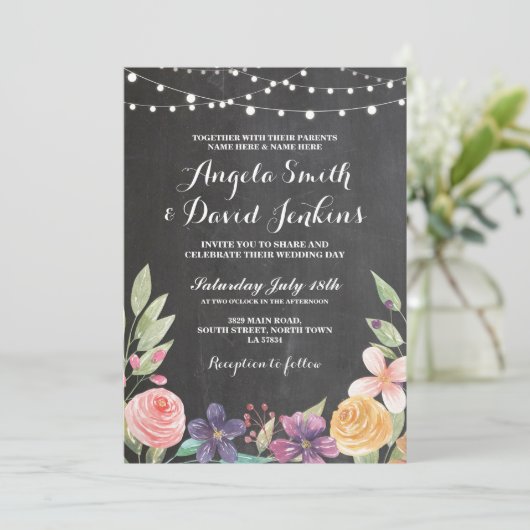Rustic Wedding Flower Chalk String Lights Invite Kaart (Staand voorkant)