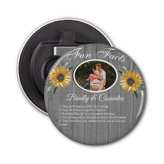 Rustic Wedding Fun Facts Sunflower Grey Wood Button Flesopener (Voorkant)