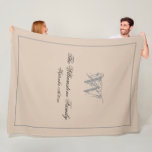 Rustic Wedding Gift Familie Achternaam Grafisch Mo Fleece Deken<br><div class="desc">Rustic Wedding Gift Personalized Familie Achternaam Chic Monogram Initiaal Keepomwille Wedding Fleece Blanket. Het perfecte geschenk voor nieuwe widen, of mooi voor je eigen huis of een cadeau voor het huishouden. Klik personaliseren deze sjabloon om het met de familienaam, het monogram familienaam initiaal en de gevestigde datum snel en gemakkelijk...</div>