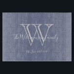 Rustic Wedding Gift Monogram Familienaam Cool Snijplank<br><div class="desc">Rustic Wedding Gift Monogram Initiaal en familienaam Cool Blue Cutting Board. Gepersonaliseerd monogram initiaal, met de achternaam van de familie of uw eigen naam en vastgestelde datum in het schrijven van het manuscript op een lichtblauwe achtergrond. Een unieke gave voor bruiloften, nieuwigheden en vrijgezellenfeest cadeaus. Veel plezier voor hun nieuwe...</div>