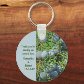 Rustic Wedding Pine Tree Berries Guest Favor Sleutelhanger (Voorkant)