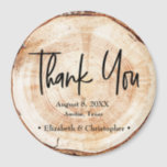 Rustic Wedding Wood Cut Dank je script Magneet<br><div class="desc">Druk uw dankbaarheid uit aan uw huwelijksgasten op een charmante en rustieke manier met het Rustieke Huwelijkshout Cut Thank You Script Magnet. Deze unieke gunst is ontworpen om een blijvende indruk achter te laten en dient als een dagelijkse herinnering aan uw speciale dag. De magneet is voorzien van een geprinte...</div>