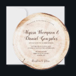Rustic Wedding Wood Cut Grain Slice Script Namen Kaart<br><div class="desc">Geïnspireerd door de hartritmeerde boomringen van siiced wood schijven,  pas deze trouwuitnodigingen aan met de volledige namen van de bruid en het groom script,  de trouwdatum,  de tijd,  de plaats en het adres. Uniek,  robuust huwelijksontwerp.</div>