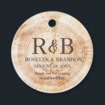 Rustic Wedding wood grain Monogram bedankt Bedankjes Labels<br><div class="desc">Introductie van onze rustieke bruiloft hout graan monogram dank u gunst tags, een charmante en gepersonaliseerde manier om dankbaarheid uit te drukken aan uw gasten. Geïnspireerd door initialen gesneden op houtbomen, repliceren deze labels die rustieke look, waardoor een unieke en gedenkwaardige aanvulling op uw huwelijksgunsten wordt gecreëerd. Het ontwerp heeft...</div>