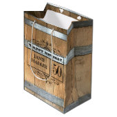 Rustic Whiskey Barrel 50th Birthday Medium Cadeauzakje (Voorkant Gekanteld)