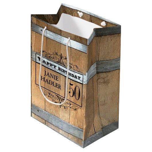 Rustic Whiskey Barrel 50th Birthday Medium Cadeauzakje (Voorkant Gekanteld)