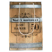Rustic Whiskey Barrel 50th Birthday Medium Cadeauzakje (Achterkant)