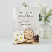 Rustic White Daisies Woodland Wedding RSVP Kaartje (Staand voorkant)