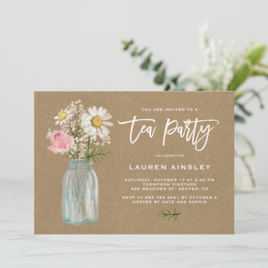 Rustic White Daisy in Mason Jar Kraft Tea Party Kaart (Staand voorkant)