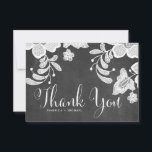 Rustic White Floral Lace op Faux Chalkboard Bedankkaart<br><div class="desc">Zeg bedankt tegen familie,  vrienden,  klanten en nog veel meer met deze elegante en rustige platte kaart met witte florale kant op een faux-kartonachtergrond. Deze aanpasbare bedankt kaart is perfect voor bruiloften,  afstuderen en andere evenementen.</div>