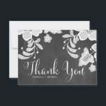 Rustic White Floral Lace op Faux Chalkboard Bedankkaart<br><div class="desc">Zeg bedankt tegen familie,  vrienden,  klanten en nog veel meer met deze elegante en rustige platte kaart met witte florale kant op een faux-kartonachtergrond. Deze aanpasbare bedankt kaart is perfect voor bruiloften,  afstuderen en andere evenementen.</div>
