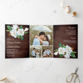 Rustic White Magnolia Floral Barn Wood Wedding Drieluik Uitnodiging (Binnen)