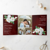 Rustic White Magnolia Floral Burgundy Wedding Drieluik Uitnodiging (Binnen)