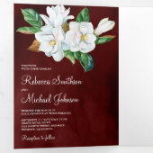 Rustic White Magnolia Floral Burgundy Wedding Drieluik Uitnodiging (Binnenzijde eerst)