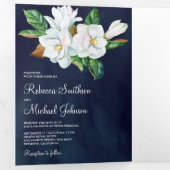 Rustic White Magnolia Floral Navy Blue Wedding Drieluik Uitnodiging (Binnenzijde eerst)