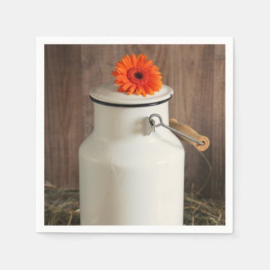 Rustic White Milk Jug met Oranje bloemen Foto Servet (Voorkant)
