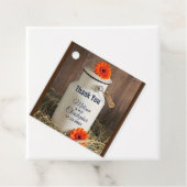 Rustic White Milk Jug met Oranje Flowers Weddensch Bedankjes Labels (In situ)