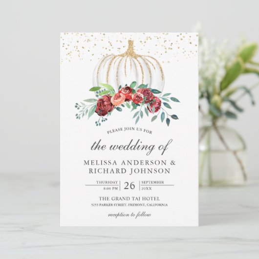 Rustic White Pumpkin Burgundy Floral Fall Wedding Kaart (Staand voorkant)