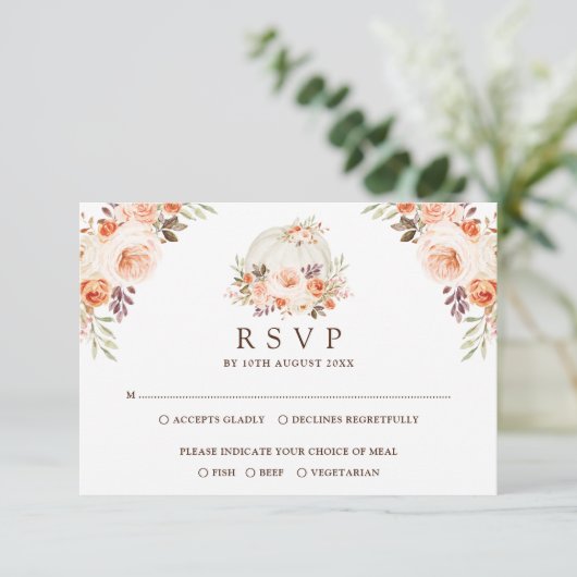 Rustic White Pumpkin Herfst Flowers Wedding RSVP Kaart (Staand voorkant)