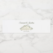 Rustic White Roses & Greenery Bouquet Wedding Waterfles Etiket (Enkel label)