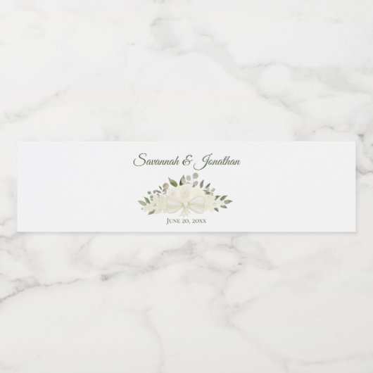 Rustic White Roses & Greenery Bouquet Wedding Waterfles Etiket (Enkel label)