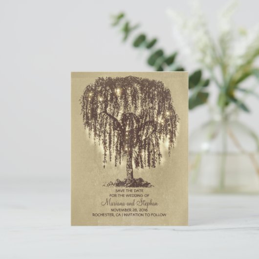 Rustic Willow Tree & String Lights Sla de datum op Aankondigingskaart (Staand voorkant)