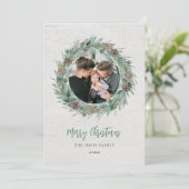 Rustic Winter Greenery Wreath White Wood Foto Feestdagenkaart (Staand voorkant)