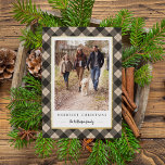 Rustic Winter Pset kerstfoto Folie Feestdagenkaart<br><div class="desc">Verstuur vakantiegroeten naar vrienden en familie met onze superelegante fotokaarten met een blauw blauw blauw van de winnaar en zwart gebuffel van de buffel die uw verticale favoriete foto ontwerpen. Geef een persoonlijk tintje met twee regels aangepaste tekst, die wordt weergegeven met "Kerst van het Merriest" en je familienaam. Goudfoliedriem...</div>