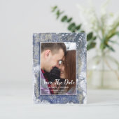 Rustic Winter Snow Barn Wood Foto slaat de datum o Aankondigingskaart (Staand voorkant)