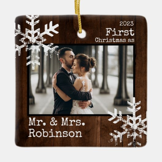Rustic Wood 1 Kerstmis Mr. & Mrs Custom Photo Keramisch Ornament (Voorkant)