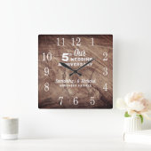 Rustic Wood 5th Wedding Anniversary Personalized Vierkante Klok (Huis)