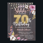 Rustic Wood 70th Surprise Birthday Invitation Kaart<br><div class="desc">Rustic Wood Birthday Invitation Kaart met Blush Pink Cotton Floral,  Gold Glitter Numbers & String Lights</div>
