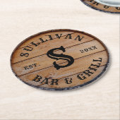 Rustic Wood Aangepaste familie Naam Monogram Initi Ronde Kartonnen Onderzetter (Gebogen)