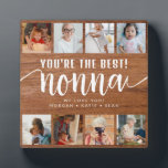 Rustic Wood Aangepaste foto Je bent de beste Nonna Fotoplaat<br><div class="desc">Een modern en chic fotocollage plaque,  ontworpen met acht aangepaste foto's en een scriptcalligrafie lettertype van "nonna" in een roestachtige houtachtergrond,  perfect als geschenk voor uw nonna. (Foto met dank aan Unsplash. Vervang het gewoon door je eigen.)</div>
