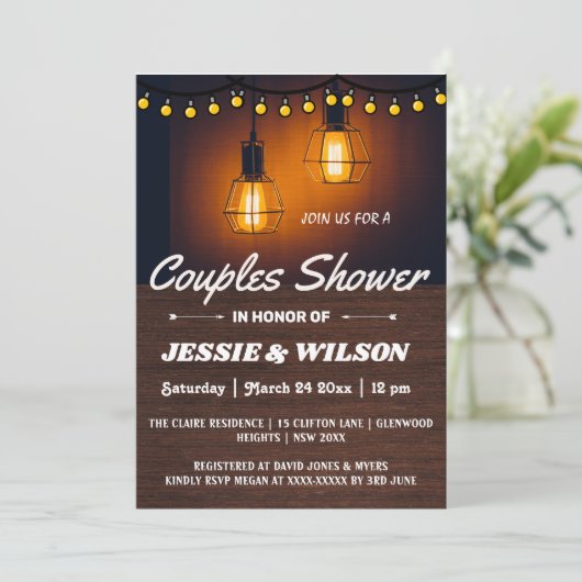 RUSTIC WOOD AND LIGHTS COUPLES SHOWER INVITATION KAART (Staand voorkant)