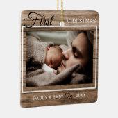 Rustic Wood Baby's eerste kerstfoto Keramisch Ornament (Rechts)
