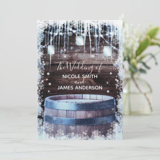 Rustic Wood Barrel & Lights Winter Barn Wedding Kaart (Staand voorkant)