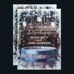 Rustic Wood Barrel & Lights Winter Barn Wedding Kaart<br><div class="desc">Kan voor om het even welke gebeurtenis worden gebruikt</div>