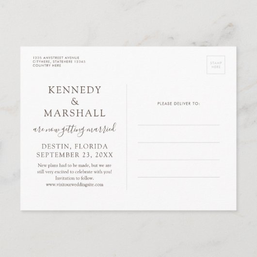 Rustic Wood Board hercheduled Beach Wedding Rustic Aankondigingskaart (Achterkant)