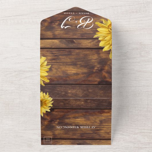 Rustic Wood Bright Sunflower Monogram Weddenschap All In One Uitnodiging (Buitenkant)
